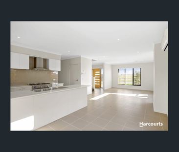 Light-Filled Living, Effortless Comfort - Photo 2