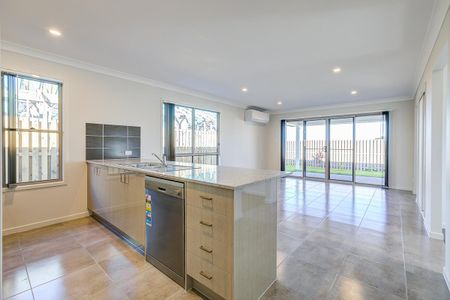 Beautiful Family Home In Madison Park Estate - Photo 5