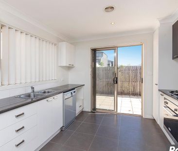 Low Maintenance & Modern Home - Photo 5