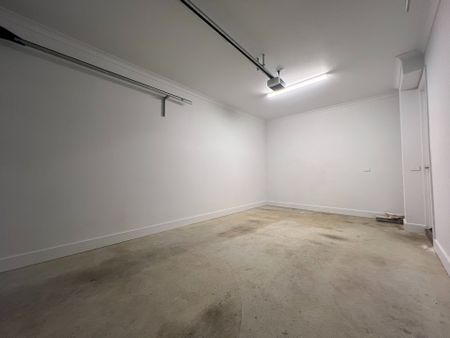 2-Bedroom Townhouse in Prime Location - Photo 2