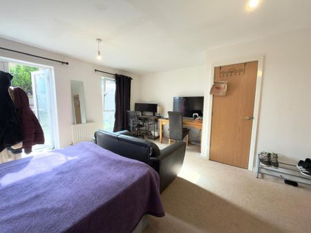 1 bedroom in a house share to rent - Photo 4