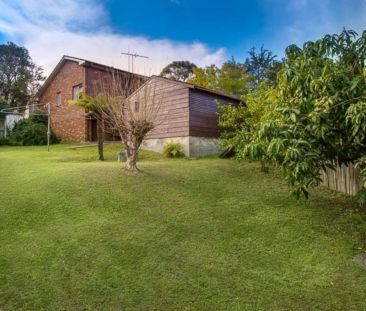 17 Woodstock Road, - Photo 2