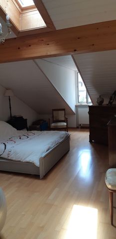Spacious 3.5 room apartment with character in the Bourg district, Fribourg - Photo 4