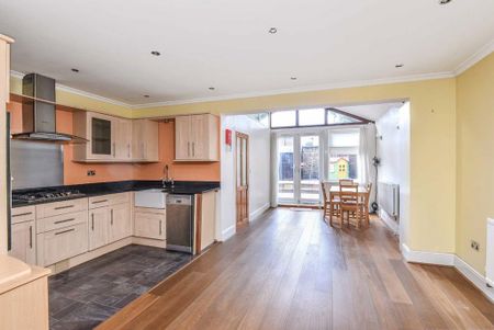 4 bedroom terraced house to rent - Photo 4
