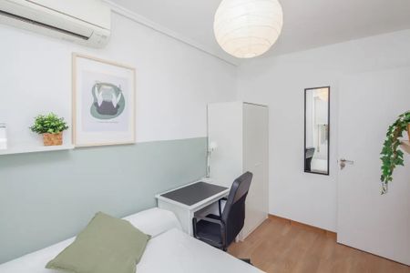 Calle Pedro Maza, Valencia, Valencian Community 46011 - Photo 2