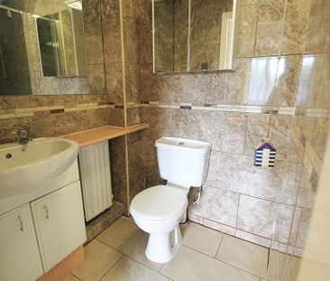 3 bedroom mews to rent - Photo 3