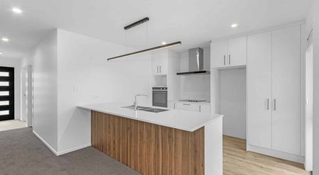 Spacious Home with Garaging - Photo 5