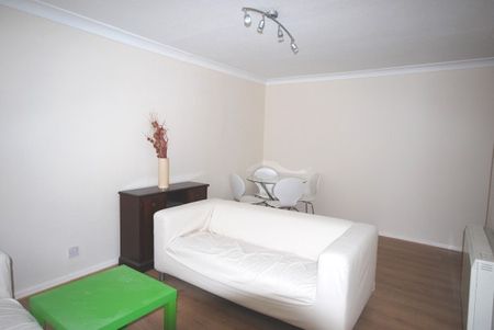 2 Bed - Lonsdale Court, Jesmond - Photo 2