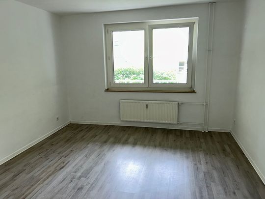 große 4 Zimmer Wohnung *in Sanierung* - Photo 1