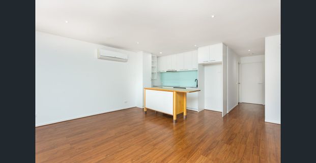 Modern Two Bed Apartment - Freshly Painted! - Photo 1