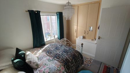 Two Bedroom House with Garden and Off-Road Parking for Two Cars, Gosport - Photo 2