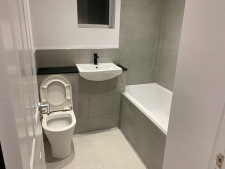 Room in a Shared Flat, Rowan Court, SE12 - Photo 5