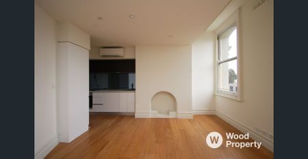 The Perfect Blend of Style and Comfort in a Studio - Photo 5