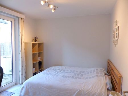 Gelijkvloers 2-slpk.-app. met terras in centrum Hasselt. - Photo 4