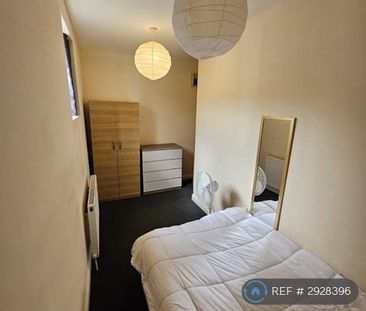 1 bedroom in a flat share to rent - Photo 2