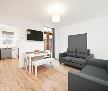 4 bedroom terraced house to rent - Photo 1