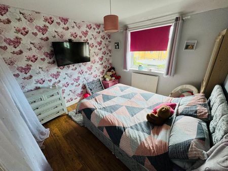 3 bedroom semi-detached house to rent - Photo 4