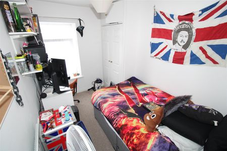 Room For Rent Collins Terrace, Pontypridd - Photo 3