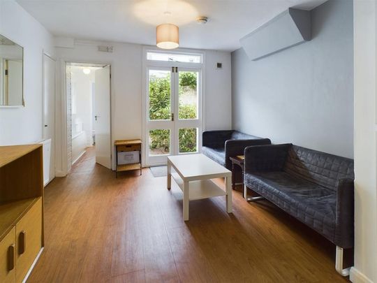 4 bedroom terraced house to rent - Photo 1