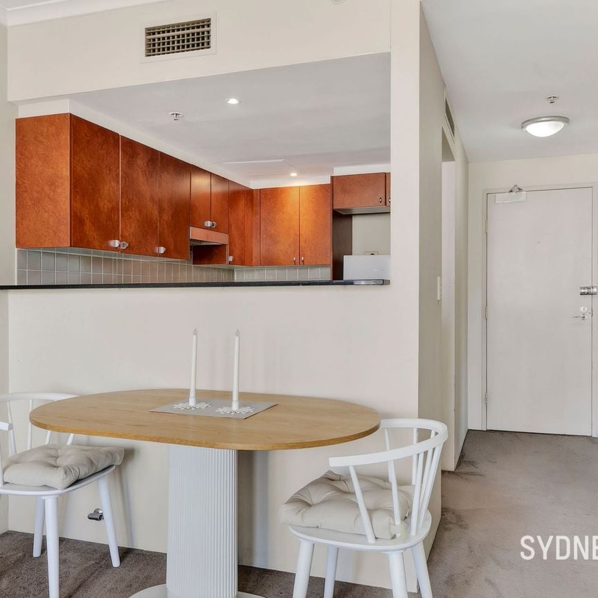 HIGH LEVEL, ONE BEDROOM WITH CITY VIEWS IN THE ASTON | Furnished - Photo 1