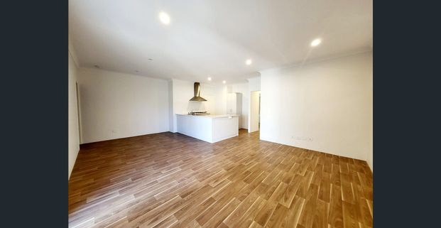 Beautifully presented 3x2 Rear Duplex - Photo 1