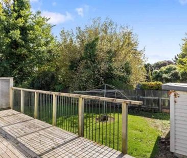 Charming 3BR Home with Deck & AC! - Photo 5