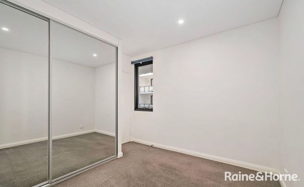 Impressive and Spacious Apartment - Photo 1