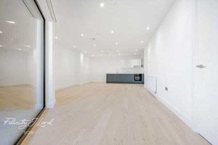 3 bedroom flat to rent - Photo 2