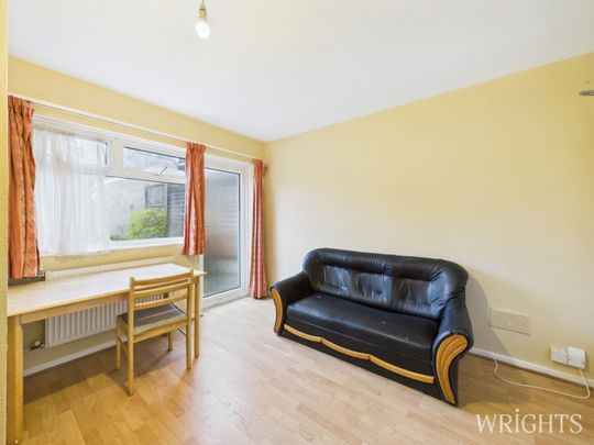 4 bedroom End Terraced House - Travellers Lane, Hatfield - Photo 1