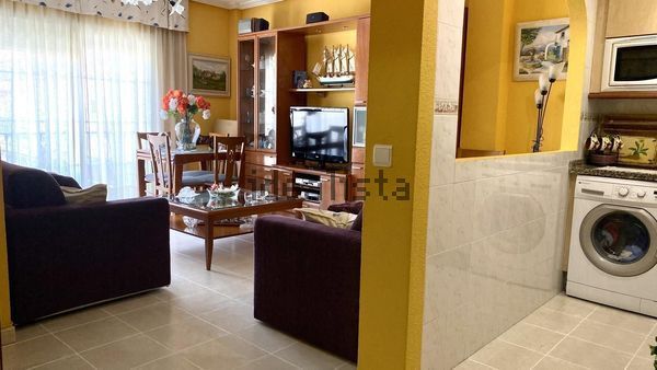 Alquiler de piso en Calle Maestra Concepción Guidet - Photo 1