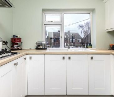 Collingwood Close, TW2, London - Photo 4