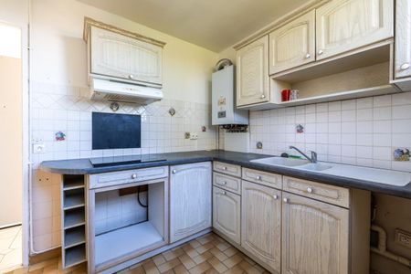 Location Appartement 3 pièces 53m² STE GENEVIEVE DES BOIS 91700 - Photo 2