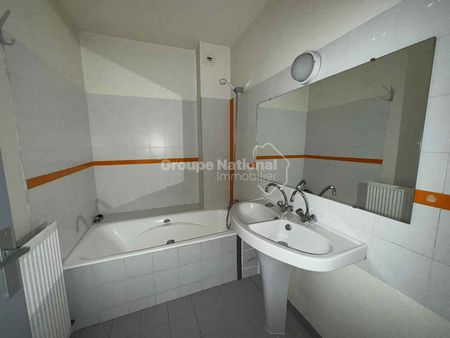 T3 AVEC PARKING EN CENTRE-VILLE, - Photo 3