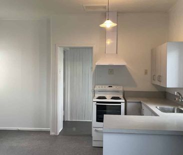 3 bedrooms great spacious section - Photo 4