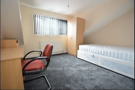 5 Bedroom Student Property Hyde Park - Photo 3