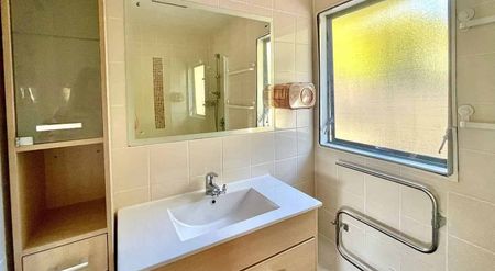 Spacious & Sunny 3 bedroom house Ready to move in! - Photo 4