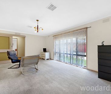 Charming Two-Bedroom Villa in a Sought-After Location - Photo 2
