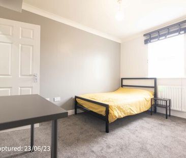 24 Phoenix Boulevard - Photo 2