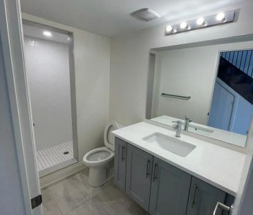Condo Townhouse For Lease | E9039046 - Photo 5