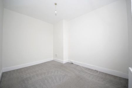 2 bedroom maisonette to rent - Photo 2