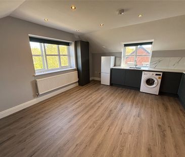 Crescent Drive, Aldershot, Hampshire, GU12 - Photo 5