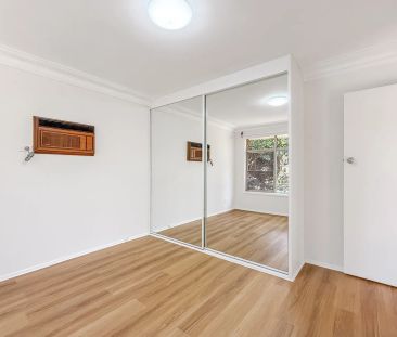 10 Lasburn Crescent, - Photo 1