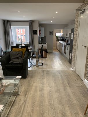 BEDROOM 4 – LARGE DOUBLE ENSUITE - Photo 1