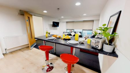 Silver En Suite - Photo 5