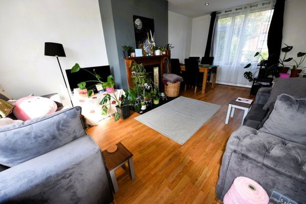 4 bedroom House in Langdale Avenue, Leeds - Photo 1