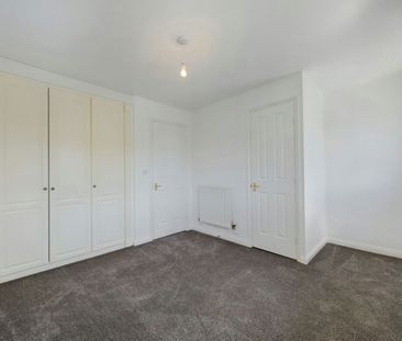 Terraced House to rent on - Photo 5