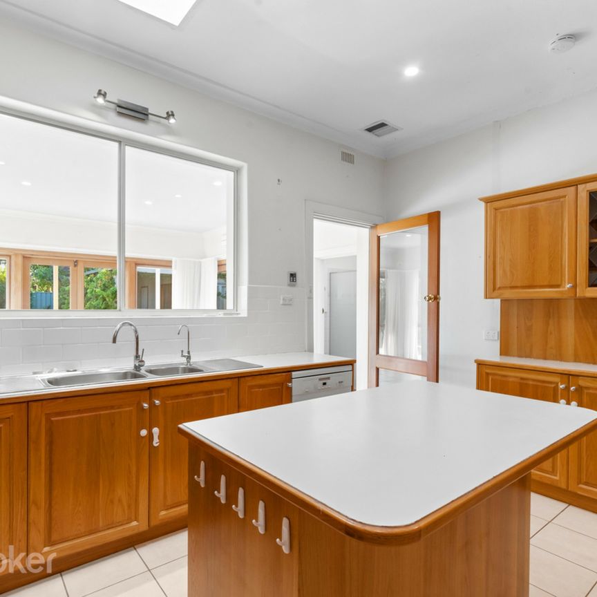 27 Waratah Street, SEACLIFF - Photo 1