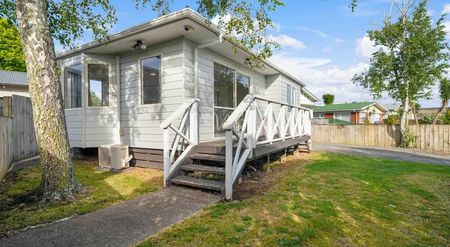 Charming 1BR house with Garden! - Photo 5