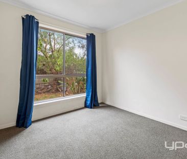 Charming 3 Bedroom Brick Unit in Prime St Albans Location - Photo 5