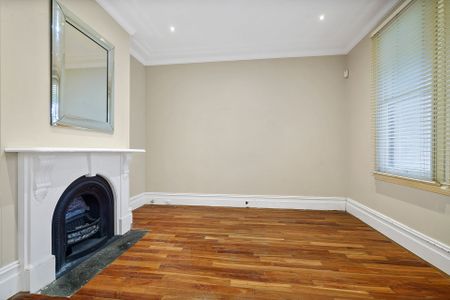 Comfortable & Convenient Single-Level Living - Photo 2